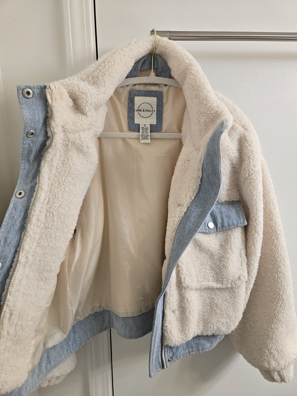 Vine & Valley Sherpa Jacket with Light Denim Trim, Cream & Light Blue, Size S - Picture 5 of 10